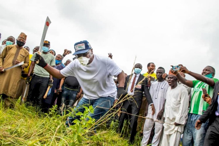 Kwara Gov leads clearing of schools ahead resumption